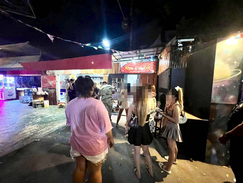 ตี 3 ครึ่งปิดเพลงช็อกทั้งร้าน! บุก ผับดัง รวบผจก.ผับฮิปฮอปดัง ปล่อยเด็กเที่ยว-ขายเหล้าเกินเวลา