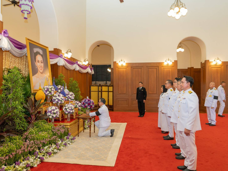 ธ.อิสลามฯ ทูลเกล้าฯ ถวายแจกันดอกไม้ พระพรชัยมงคล สมเด็จพระนางเจ้าฯ พระบรมราชินี