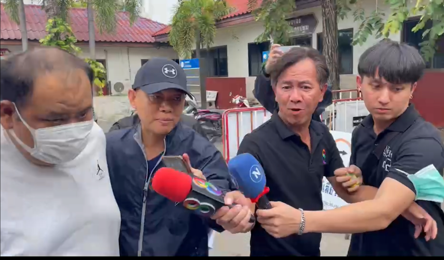 “กำนันนก”มอบตัว ปัดตอบชนวนยิงตำรวจทางหลวง
