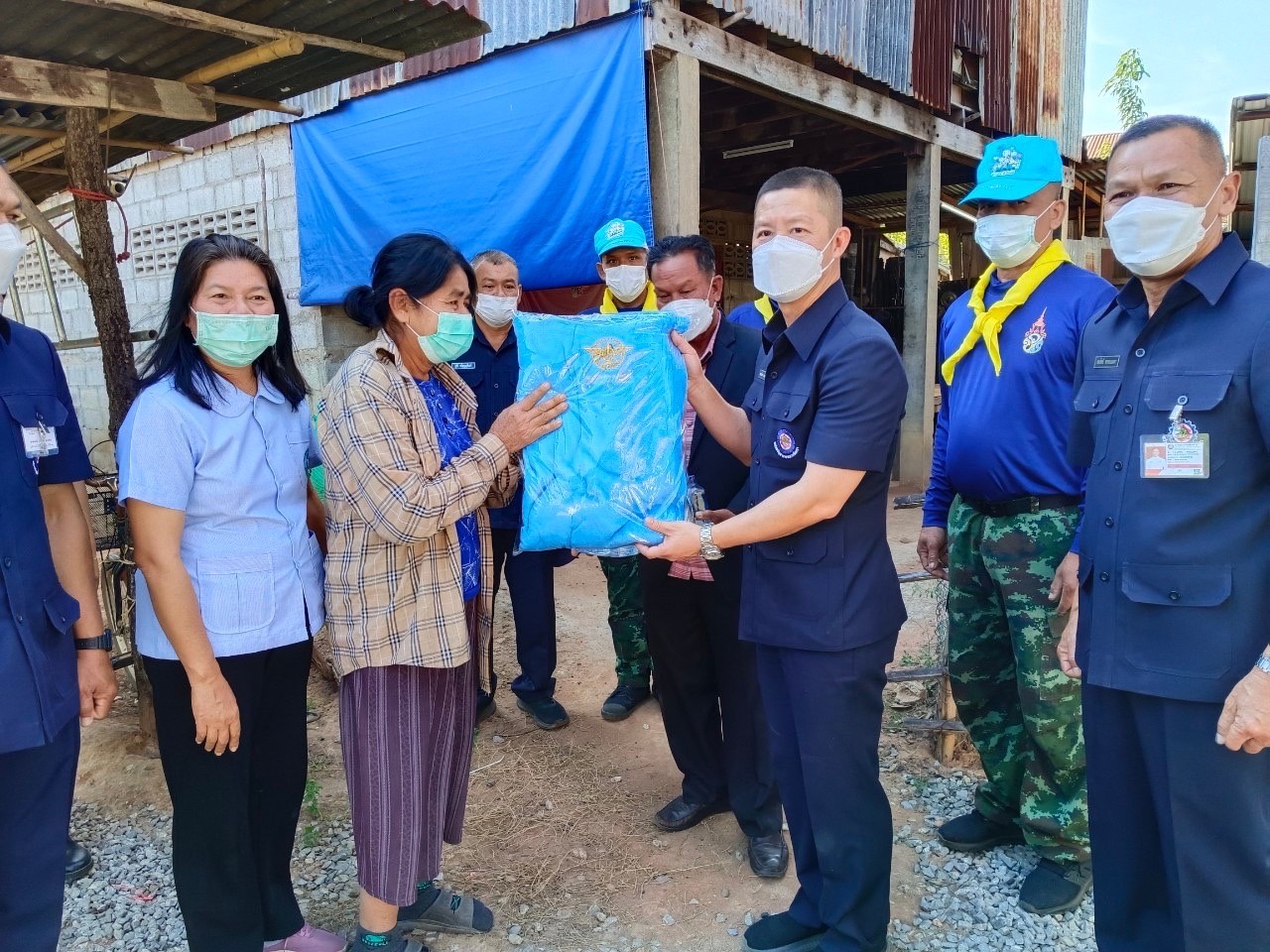 ชัยภูมิ'ร่วมใจต้านภัยหนาว'มอบผ้าห่มให้กับประชาชนผู้ยากไร้ด้อยโอกาสในพื้นที่