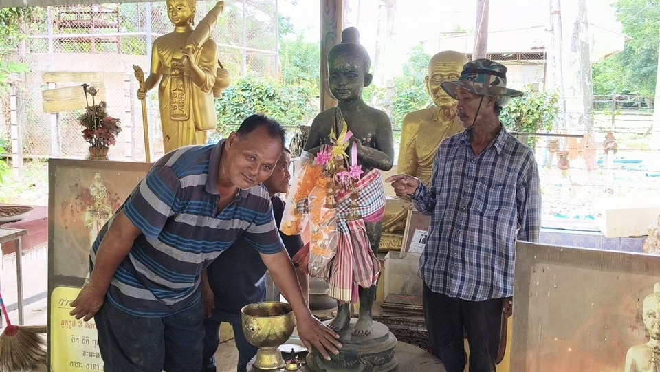 คอหวยแห่ขอเลขเด็ด “ไอ้ไข่” วัดรางม่วงเจริญผล คึกคักก่อนหวยออก ลุ้นโชคงวด 16 มิ.ย. 69     