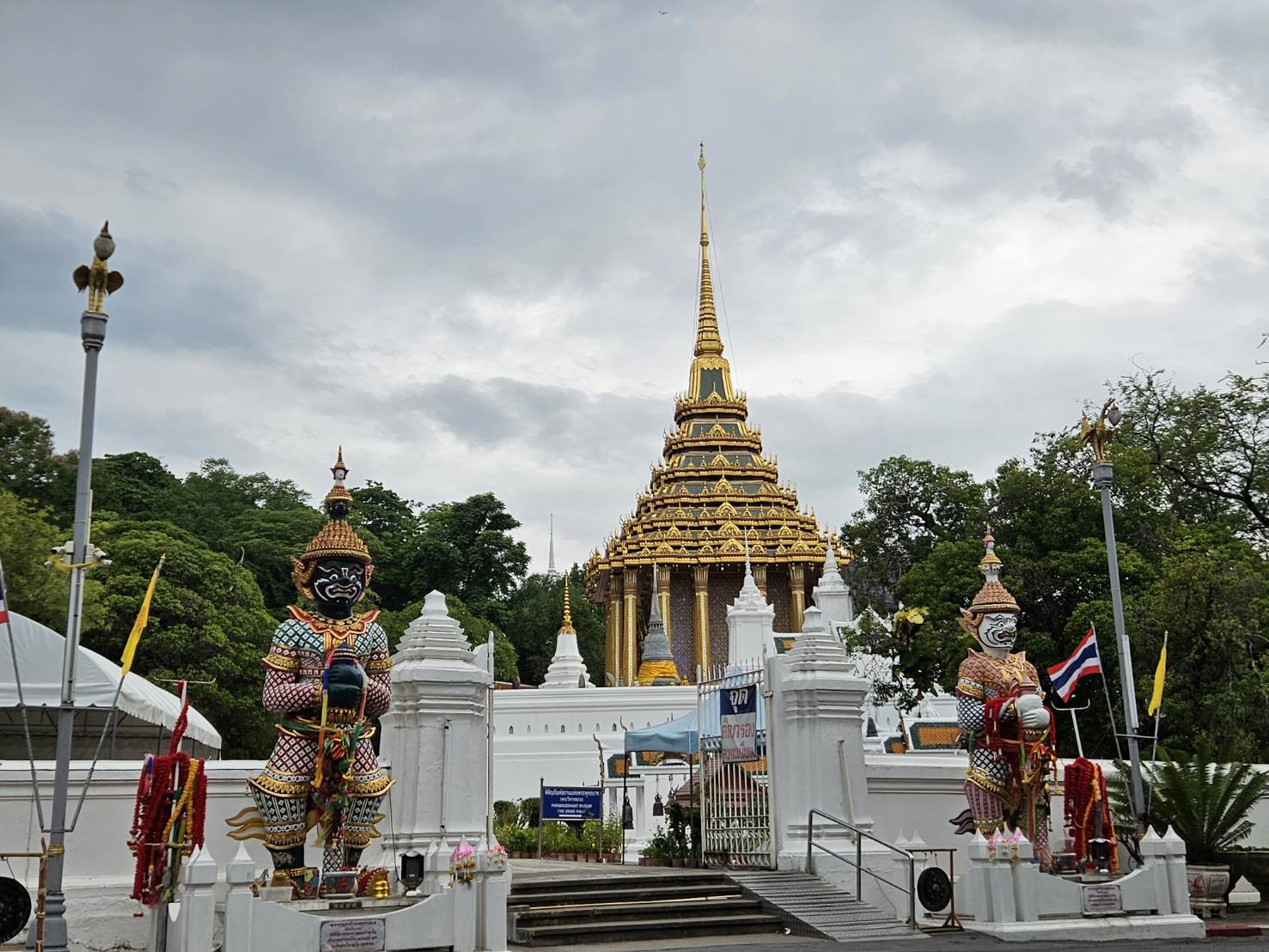  วัดพระพุทธบาทราชวรมหาวิหารเชิญเที่ยวงานประเพณีตักบาตรดอกเข้าพรรษา หนึ่งเดียวในโลก​และถวายเทียนพระราชทาน  