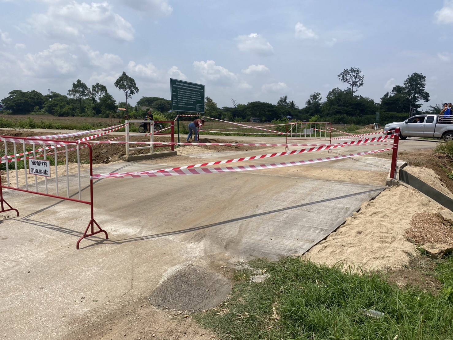 บ้านแม่ปะใต้ปิดเส้นทางการจราจร 3 วันซ่อมแซมบริเวณคอสะพานคอนกรีตเสริมเหล็กทรุด 