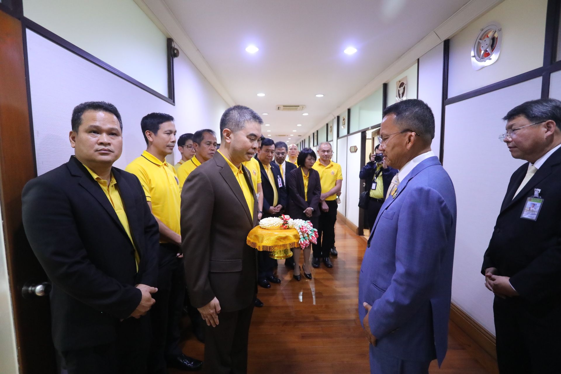 “สมศักดิ์” เปิดห้องอำลาตำแหน่ง รองนายกฯ ขอบคุณขรก.ก่อนย้ายไปนั่งกระทรวงหมอ เตรียมผลักดันโครงการยกระดับคุณภาพชีวิต