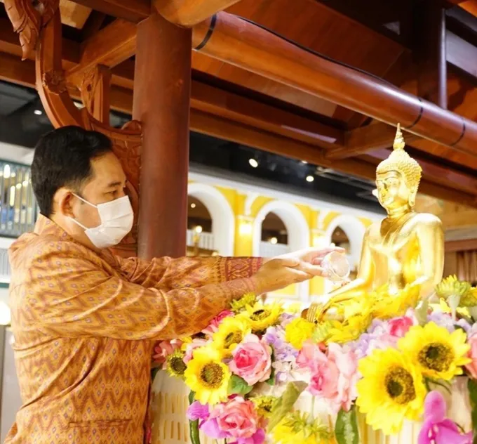 โพลสงกรานต์ชี้ “ทำบุญตักบาตร สรงน้ำพระ” กิจกรรมยอดฮิตคนไทย