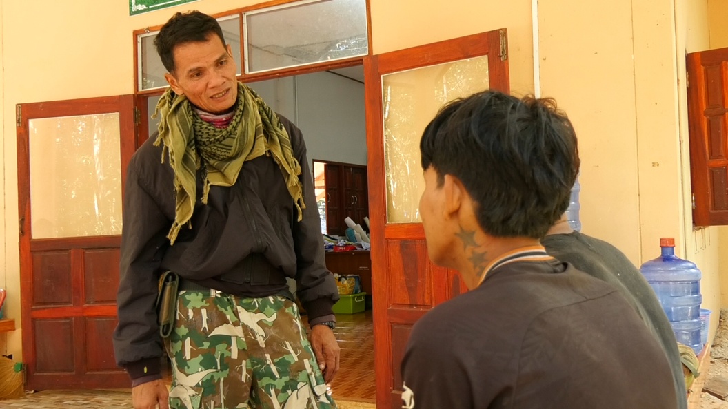 จับไม่หมด! แก๊งมอดไม้เขมรลอบตัดไม้พะยูง พบอุปกรณ์ตัดไม้-เสพยาไอซ์
