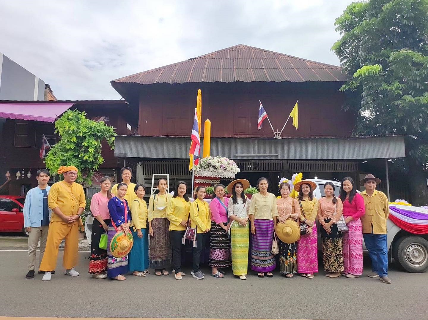 เทศบาลเมืองแม่ฮ่องสอน สืบสานประเพณีแห่เทียนพรรษา ประจำปี 2567