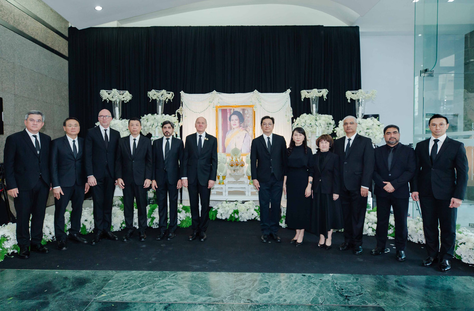 น้อมรำลึกแม่แห่งแผ่นดิน ทรู คอร์ปอเรชั่น นำคณะผู้บริหารและพนักงานทั่วประเทศ ร่วมพิธีถวายความอาลัย สมเด็จพระพันปีหลวง