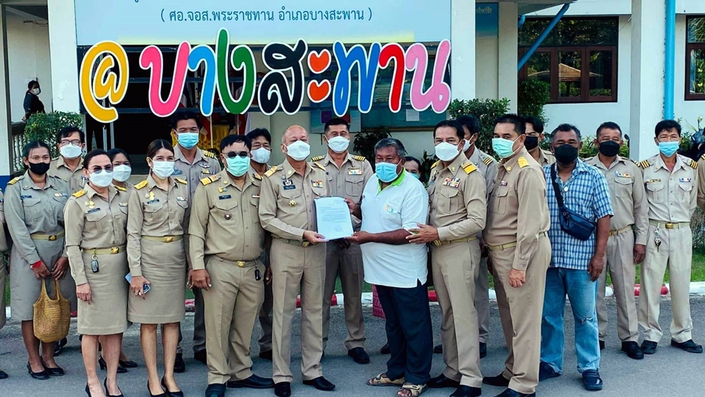 "เกษตรกร-กำนัน-ผญบ." ยื่นหนังสือถึง รมว.เกษตรฯ ผ่าน นอภ.บางสะพาน หนุนยกระดับมะพร้าวเป็นพืชเศรษฐกิจ