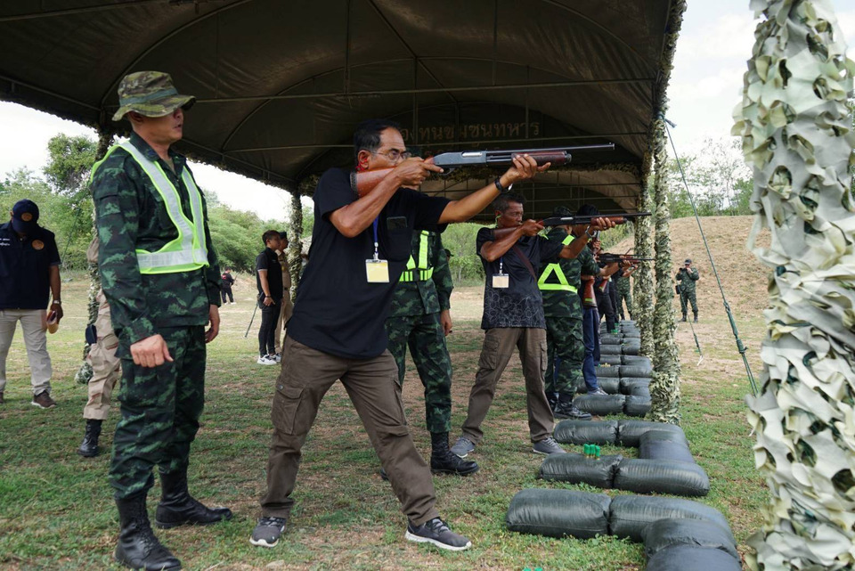 กรมทหารราบที่ 29 ยกระดับ ชรบ. ฝึกใช้อาวุธปืนลูกซอง เสริมทักษะดูแลประชาชนในพื้นที่สุพรรณบุรี