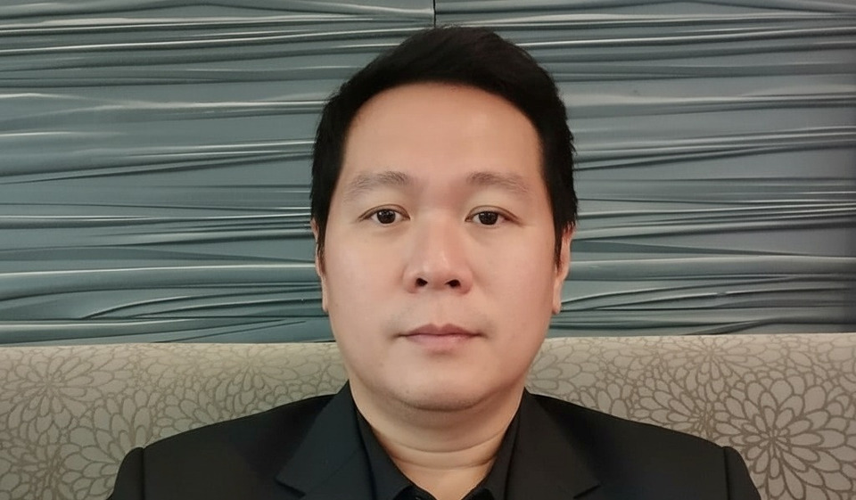 "ดร.อานนท์" ยกปม "เนวิน" ใส่ขาสั้นร่วมงานพิธี สะท้อนเสรีนิยม-อนุรักษ์นิยมอยู่ร่วมกันได้