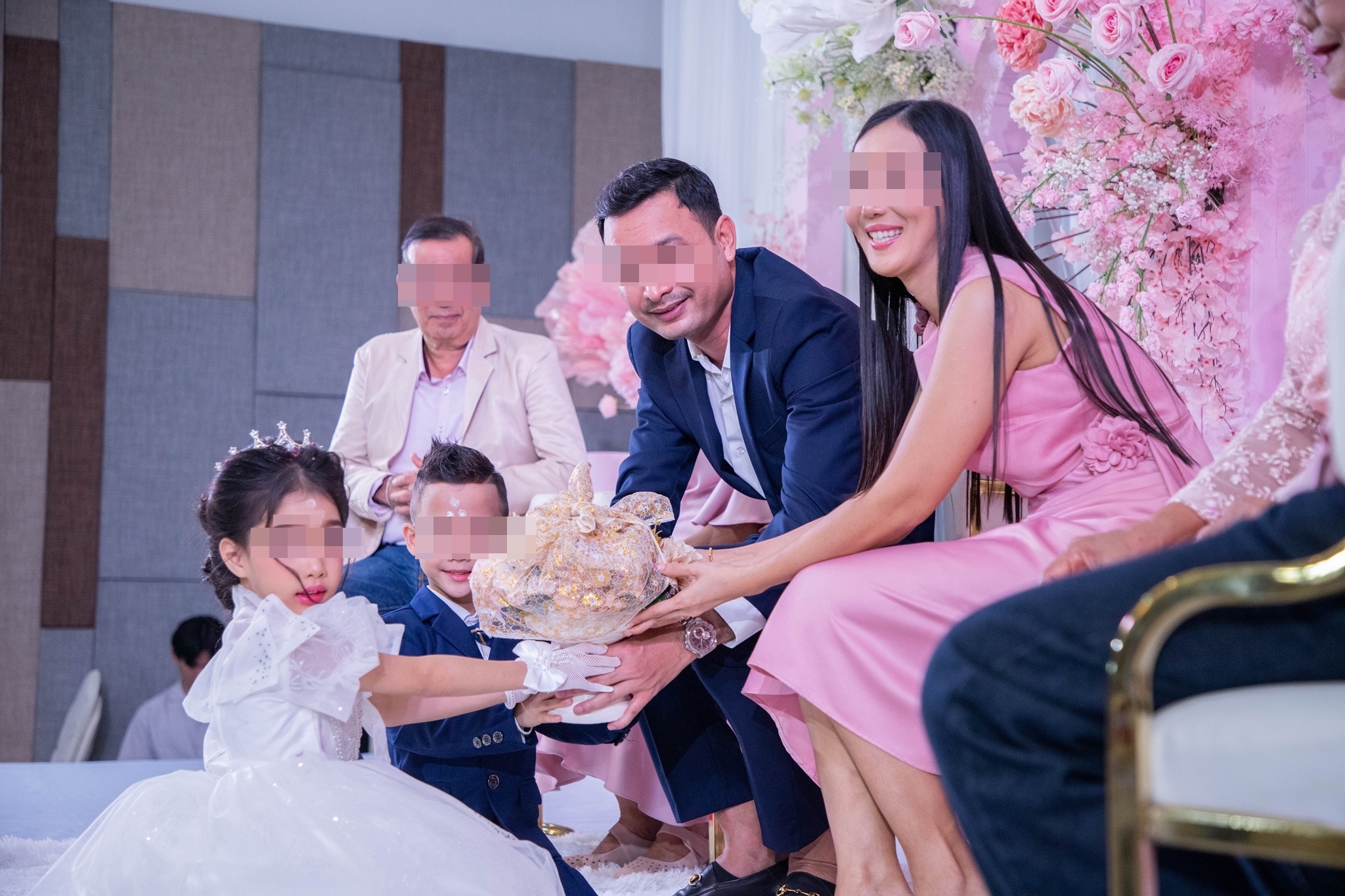 สุดน่ารัก" แต่งงานฝาแฝด"ชาย - หญิง วัย 5 ปีพ่อ-แม่เผยแต่งแก้เคล็ดตามความเชื่อโบราณ 