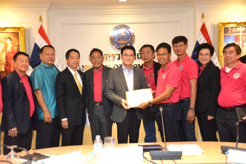 "จุรินทร์" สั่งตั้งคณะทำงานเฉพาะกิจ เร่งช่วยผู้เลี้ยงกุ้งเดือดร้อนจากวิกฤตโควิด-19