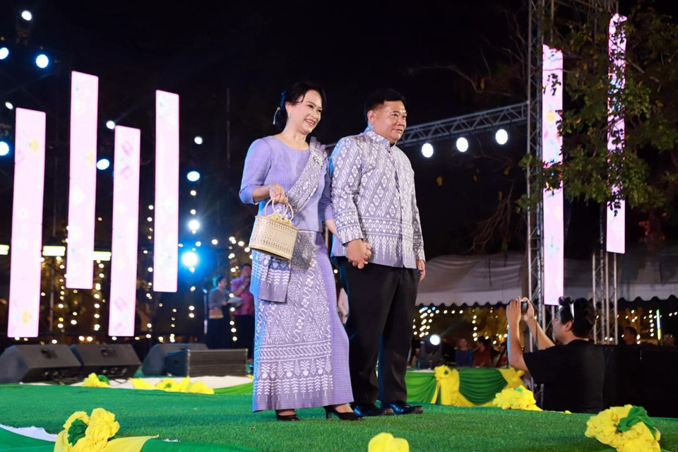 อ่างทองจัดใหญ่! เดินแบบผ้าไทย “เมืองศูนย์กลางจักสานไทย” ในงานมหกรรมของดีเมืองอ่างทอง 2569