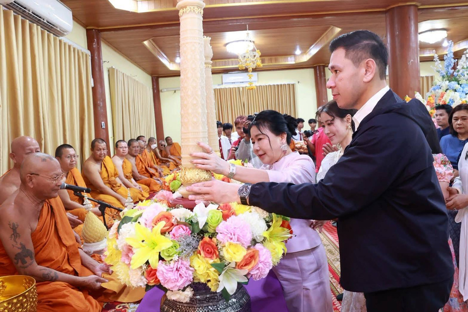 “ศ.ดร.บังอร” นำครอบครัว มกธ. สืบสานประเพณีไทยรวมใจพุทธศาสนิกชนถวายเทียนพรรษา ประจำปี 2569