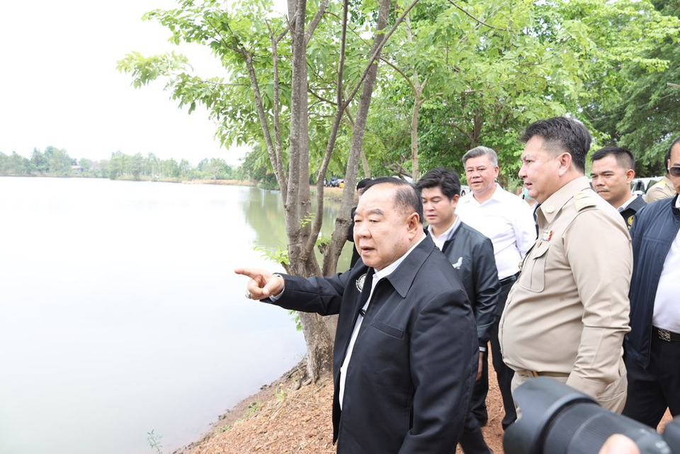 "ลุงป้อม" ชูผลงาน "พปชร." แก้ปัญหาน้ำท่วมอย่างยั่งยืน พร้อมกลับมาช่วยประชาชน 