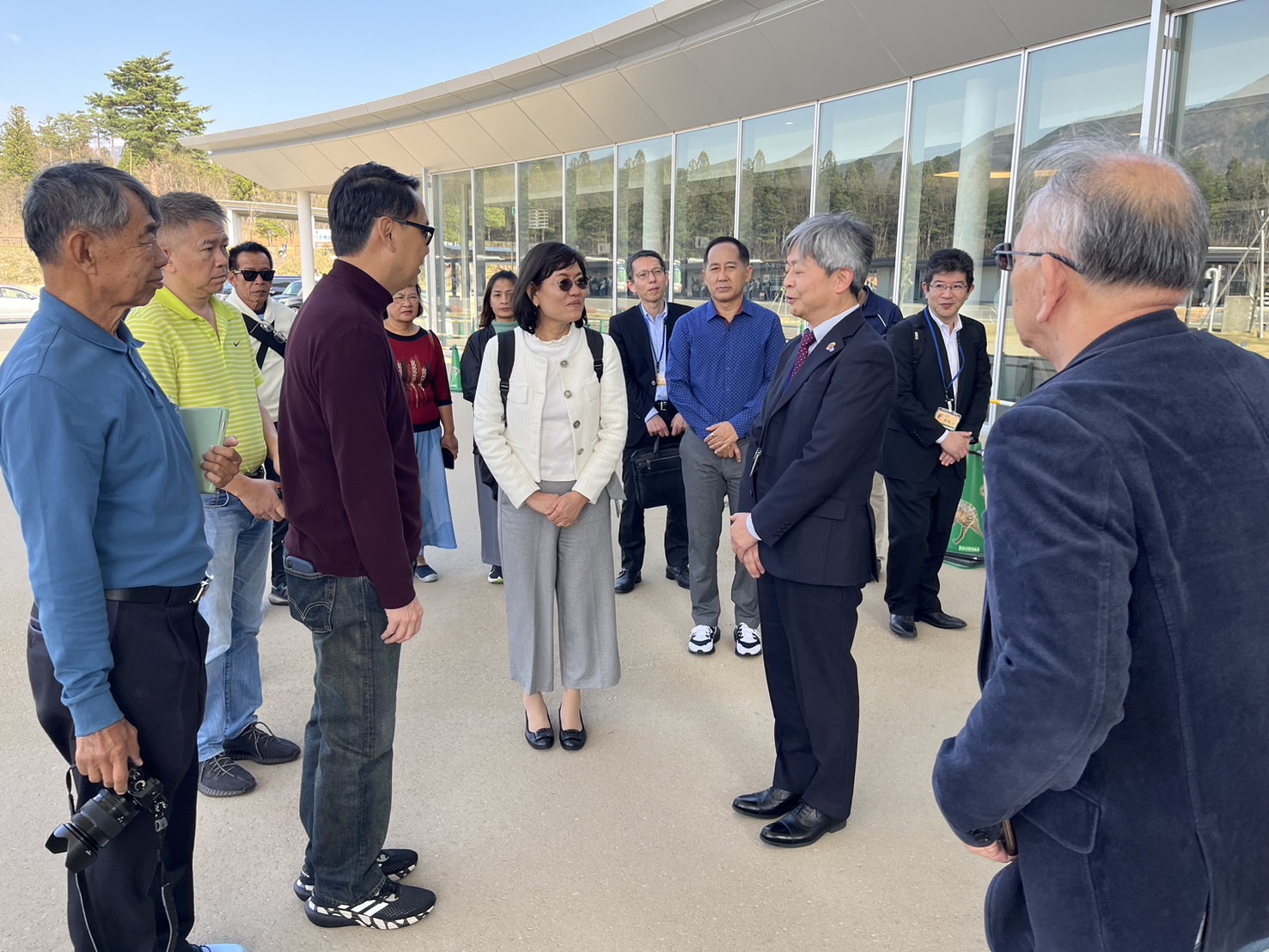 ทีมงานผู้ว่าฯจังหวัดฟุคุอิ นำคณะพ่อเมืองกาญจนบุรี ดูงานหัตถกรรมพื้นบ้าน