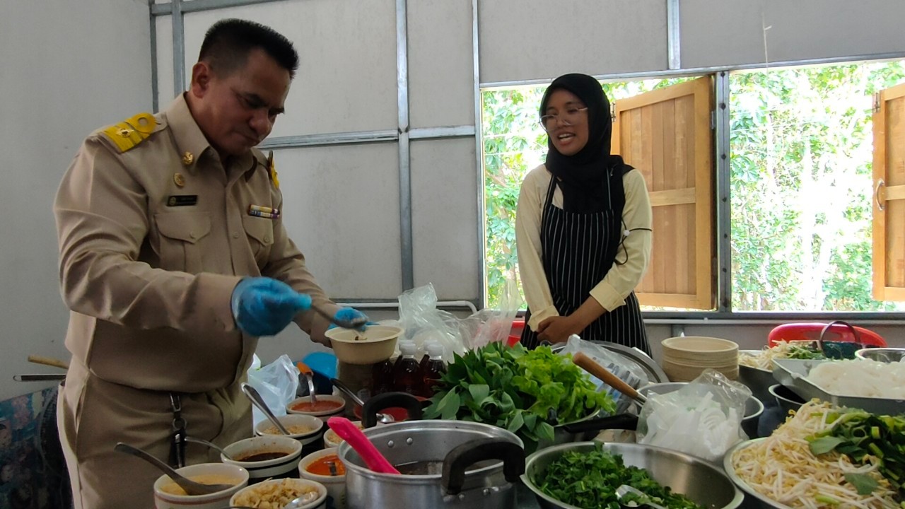 รอมฎอนนี้! อบต.ฉลุง สตูลชวนทำก๋วยเตี๋ยวเรือทานที่บ้านต่อยอดอาชีพเยาวชนช่วงปิดเทอม 