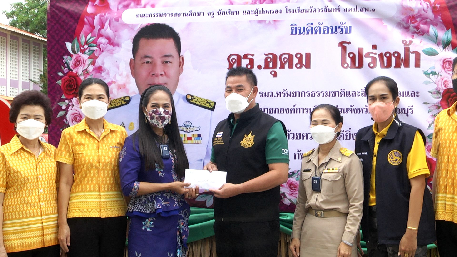 สุพรรณบุรีจัดงานปันน้ำใจคืนสู่เหย้าศิษย์เก่าวรจันทร์100ปี 