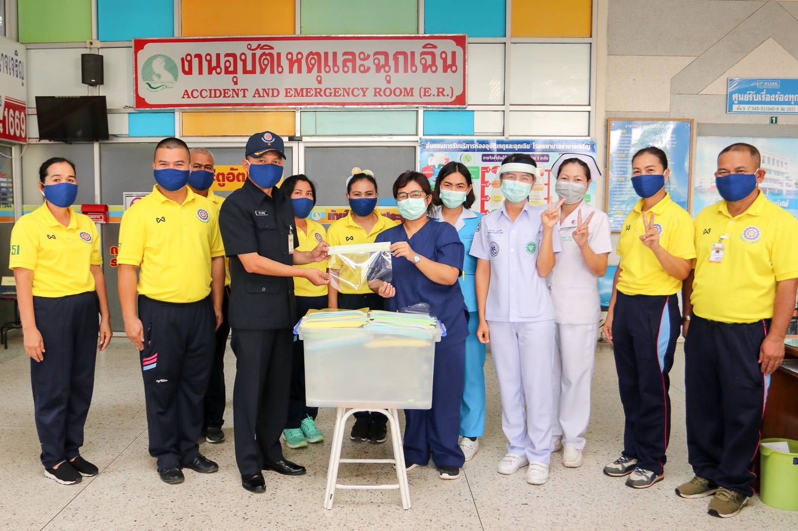 กองบัญชาการกองทัพไทย โดย หน่วยบัญชาการทหารพัฒนา มอบอุปกรณ์ Face Shield ให้ รพ.อำนาจเจริญ
