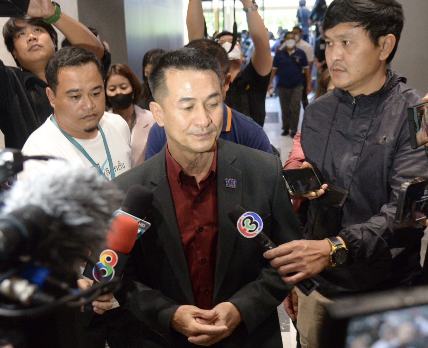 "หมอชลน่าน" เผยส่งทีมเจรจาคุยสว.แล้ว จ่อแถลงผลสรุป "ภูมิธรรม" ปัดคุย "ประชาธิปัตย์" เหตุยังไม่มี "หน.-เลขาฯ" 