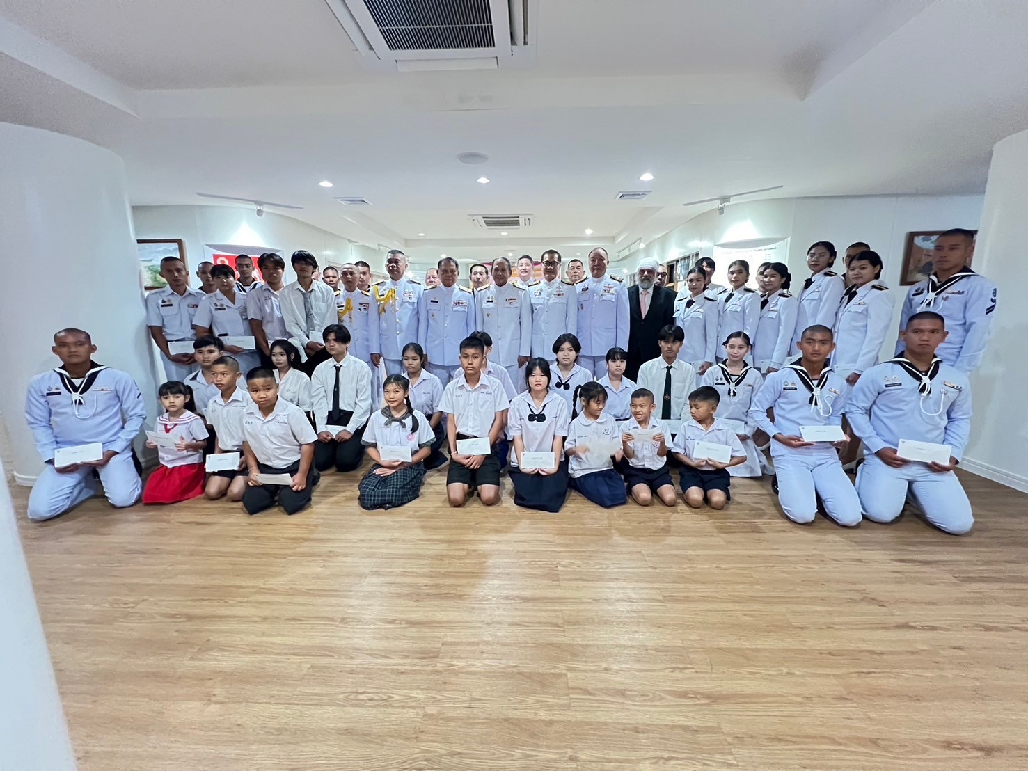 มูลนิธิพระบรมราชานุสาวรีย์ รัชกาลที่ 5 มอบทุนนักเรียนของ กองทัพเรือ ในวันปิยมหาราช