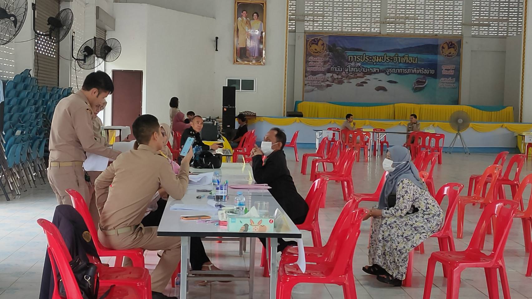 สตูล รับสมัครเลือกตั้งสว.วันที่ 2 กลุ่มข้าราชการและสื่อมวลชนทยอยเข้าสมัคร