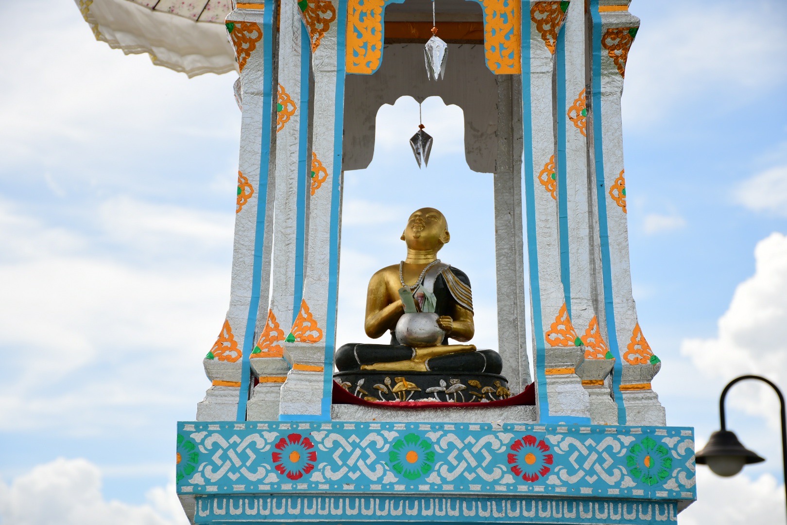 เทศบาลนครเชียงราย อัญเชิญพระอุปคุตขึ้นจากแม่น้ำกก เตรียมตักบาตรเป็งปุ๊ดเที่ยงคืนนี้