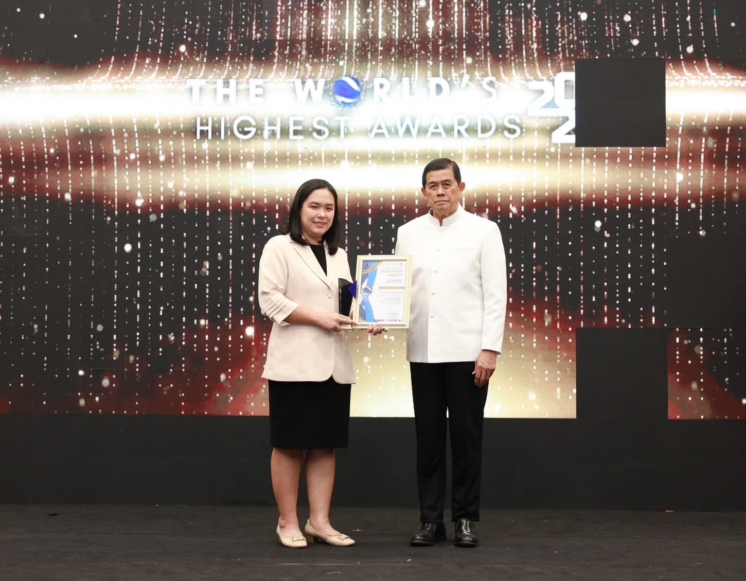 RICHY รับรางวัล “ผู้ประกอบการธุรกิจอสังหาริมทรัพย์ดีเด่น”