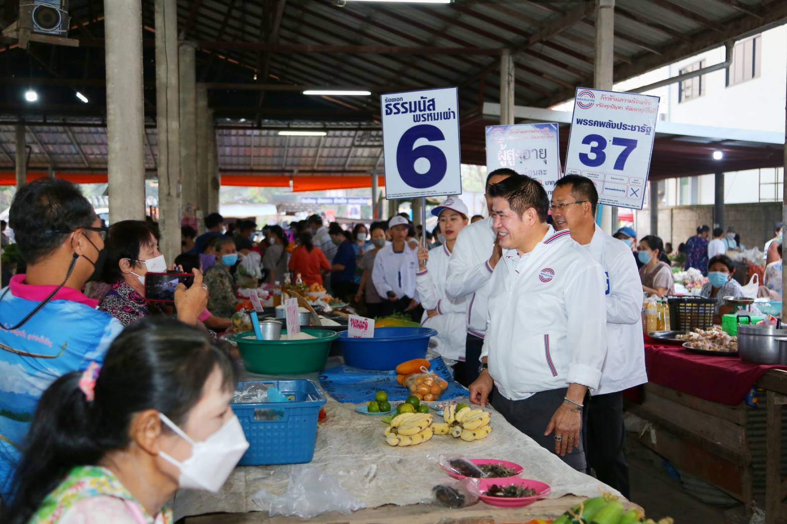 ‘ผู้กองธรรมนัส’ ลุยหาเสียงพะเยา ชู รักบ้านเกิด แก้ปัญหาแหล่งน้ำ-สิทธิทำกิน