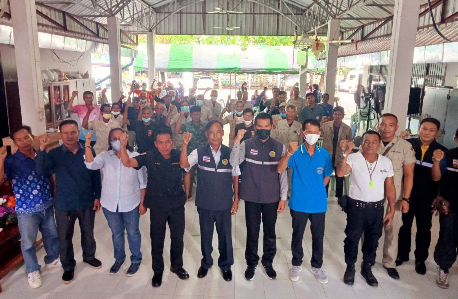 อบต.หนองเรือนำเจ้าหน้าที่อปพร.ฝึกทบทวนแผนป้องกันและบรรเทาสาธารณภัยเตรียมความพร้อมช่วยเหลือปชช.