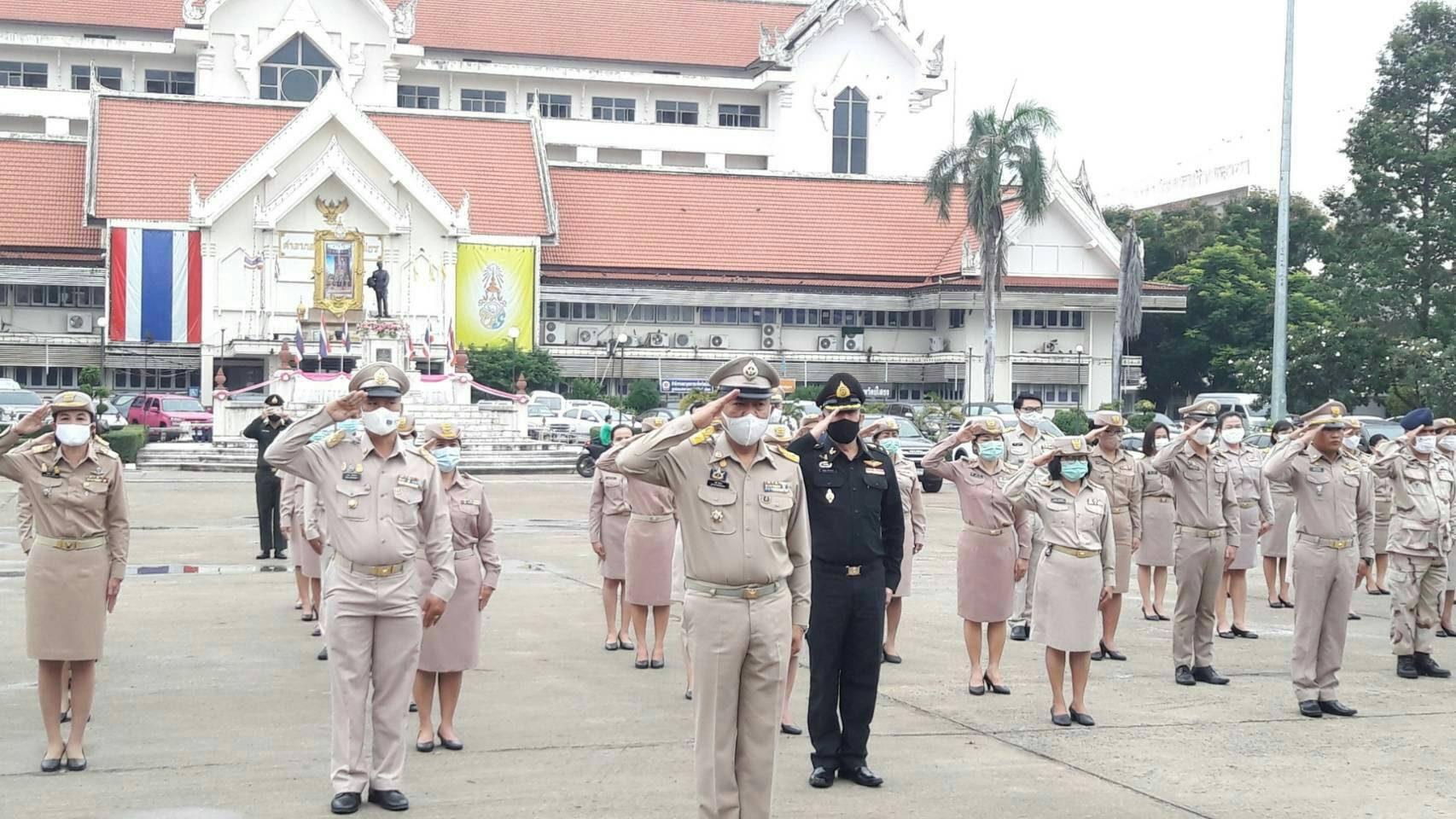 พ่อเมืองยโสธรนำข้าราชการเคารพธงชาติ พร้อมกล่าวอุดมการณ์รักชาติ-เทิดทูนสถาบัน-เป็นข้าราชการที่ดี
