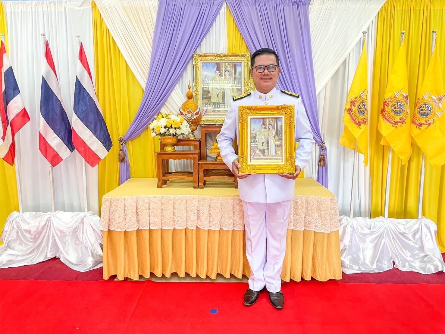 อบต.ไผ่วงจัดพิธีรับพระราชทานพระบรมฉายยาลักษณ์รัชกาลที่10 