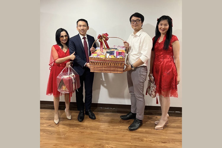 มอบขนมมงคลเนื่องในวันตรุษจีน 2568