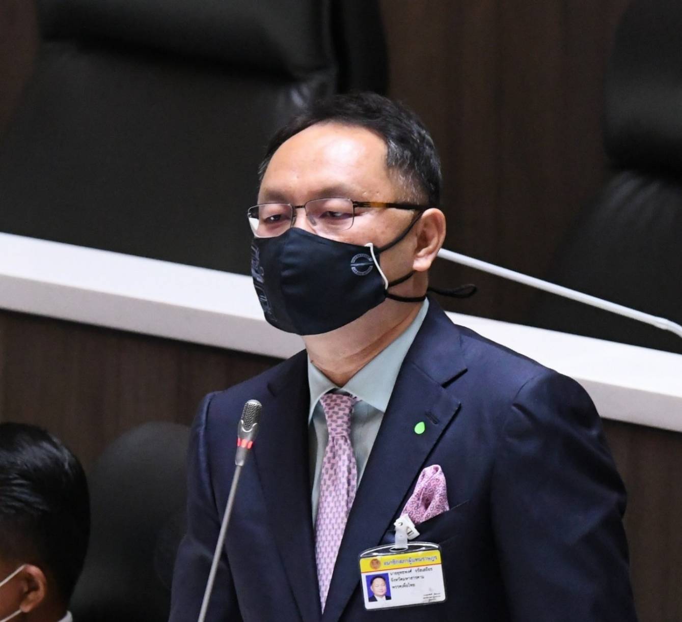 "ยุทธพงศ์" บี้ "บิ๊กตู่" แจงงบลับทุกเหล่าทัพ 470 ล้าน  เย้ยงบวัคซีนไม่แน่นอน 