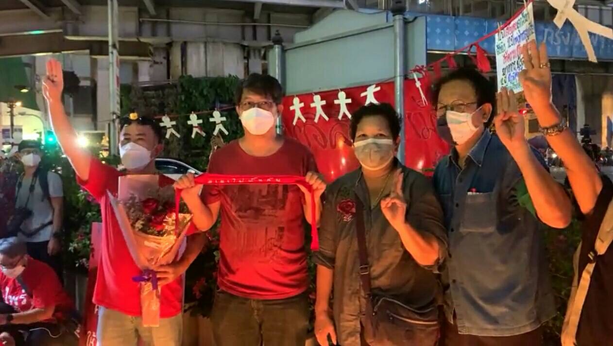 “หนูหริ่ง”นำคนเสื้อแดงรำลึก 12 ปี สลายการชุมนุม 53 เรียกร้อง “อภิสิทธิ์” ขอโทษ