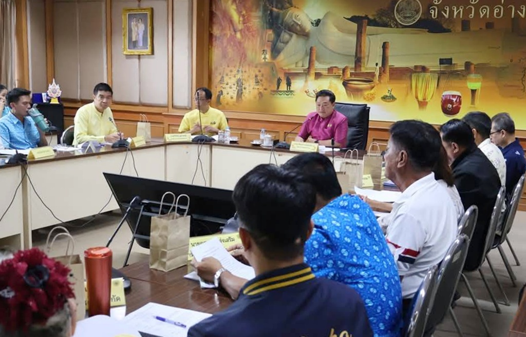 ผู้ว่าฯอ่างทอง ประชุม กรอ.จ.อท. ขับเคลื่อนเศรษฐกิจอ่างทอง
