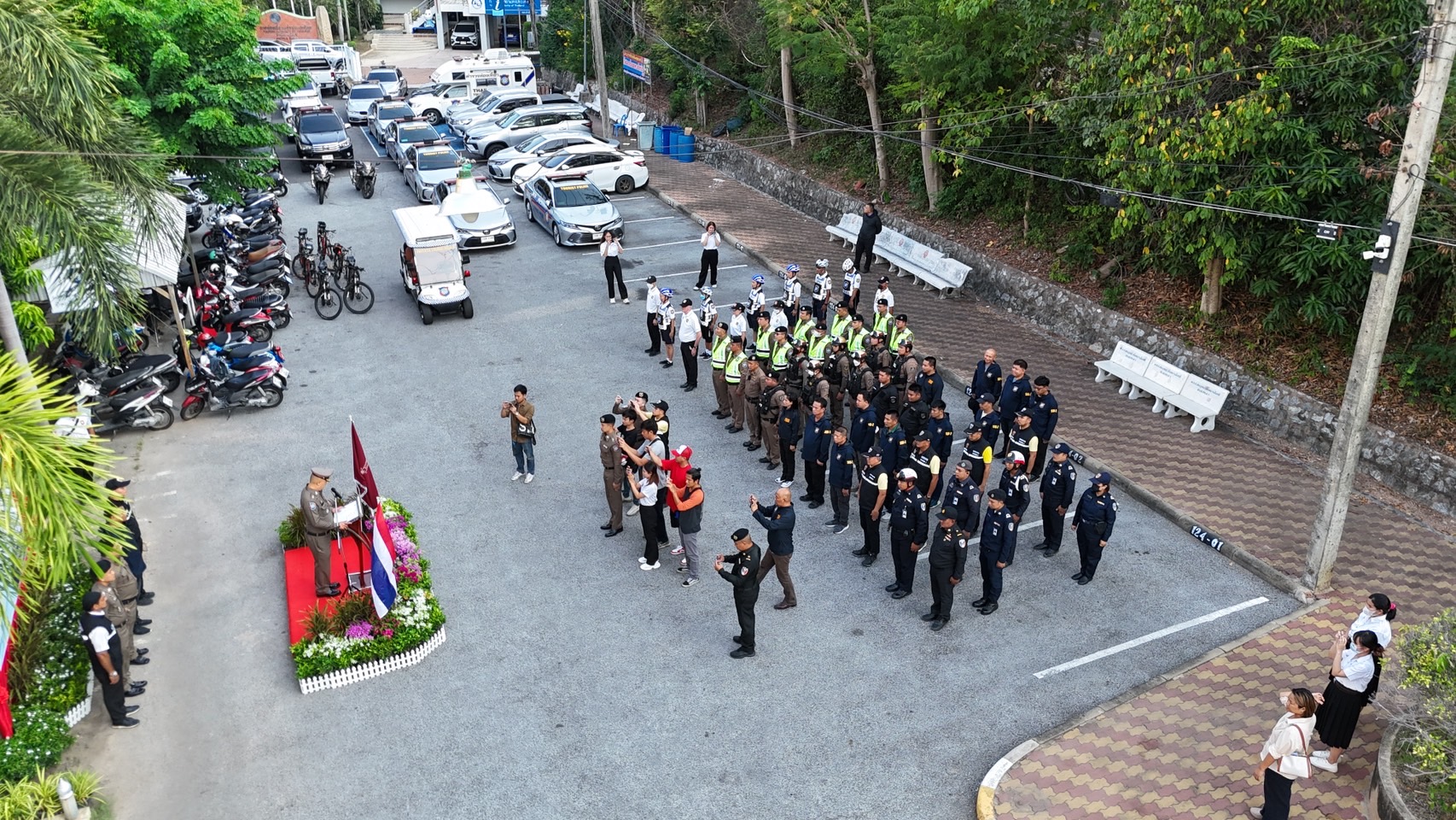 รอง ผบช.ทท. ปล่อยแถวตำรวจท่องเที่ยว ดูแลความปลอดภัย สร้างความเชื่อมั่นนทท. พร้อมเชิญคนไทยร่วมเป็นเจ้าบ้านที่ดี 