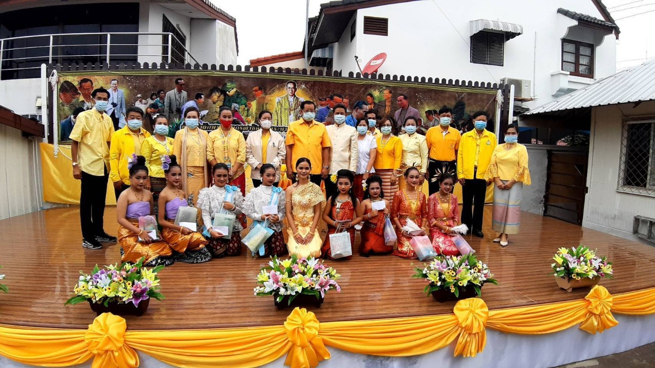 ชุมชนยิ่งโอฬาร ทำบุญ ตักบาตร น้อมรำลึกถึงวันสวรรคตในหลวงร.9