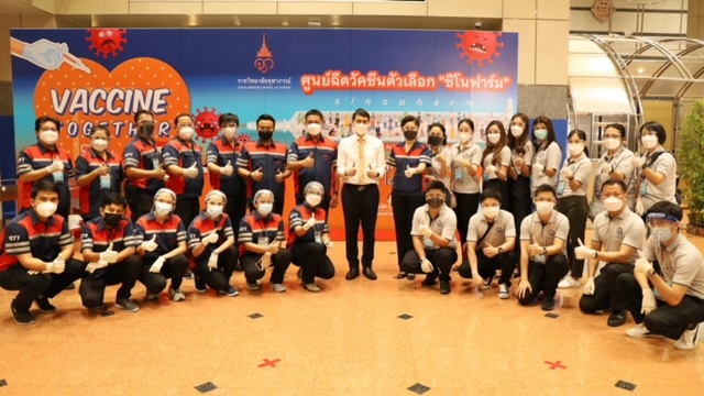 มูลนิธิร่วมด้วยช่วยกันสำนึกรักบ้านเกิด  รับมอบเข็มกลัดพระราชทาน  