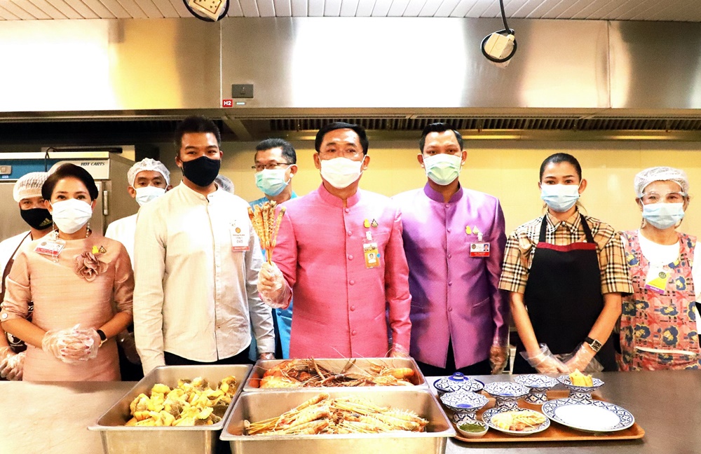 "อนุชา" นำเมนูอาหารทะเล "ต้มยำกุ้ง-กุ้งเผา-ข้าวผัดปู"  เสิร์ฟครม. เรียกความเชื่อมั่นผู้บริโภค ยันไร้โควิด-19