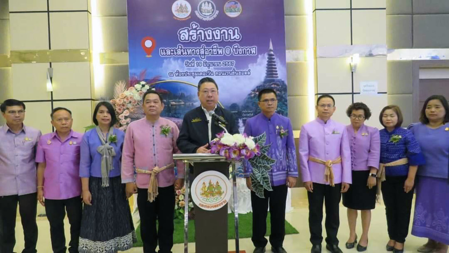บึงกาฬจัดนัดพบแรงงานเพิ่มโอกาสให้ผู้ว่างงานและนักศึกษาเข้าสมัครงาน