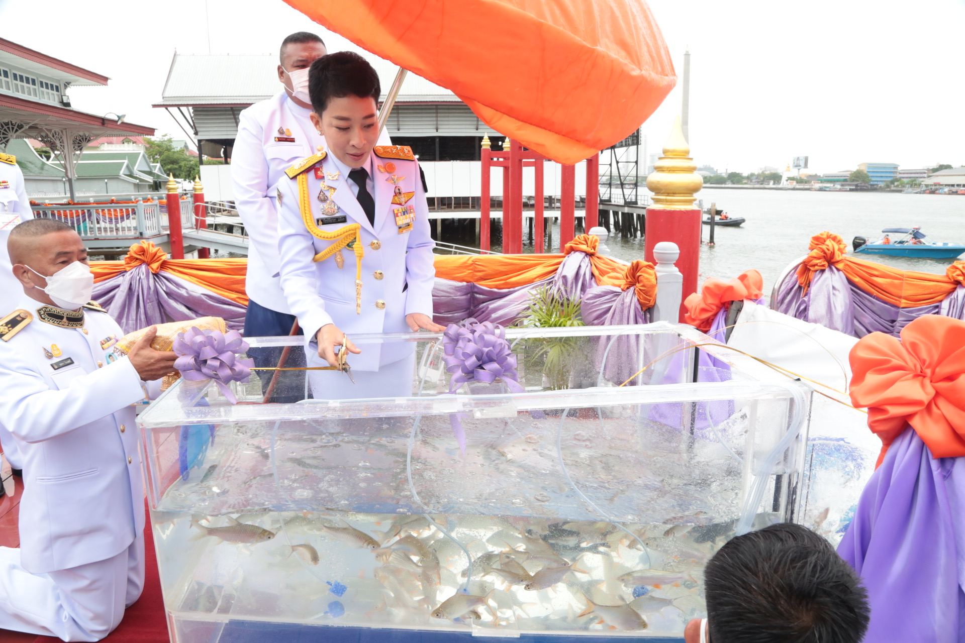 เจ้าฟ้าพัชรกิติยาภาฯ ทรงปล่อยพันธุ์ปลา เนื่องในวันคล้ายวันประสูติ กรมหมื่นสุทธนารีนาถ 13 ก.ค.