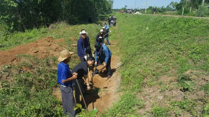 ขบวนการสหกรณ์ร้อยเอ็ด รวมพลังร่วมทำความดีเพื่อพ่อหลวง ขุดลอกคลองชลประทานอ่างเก็บน้ำห้วยวังนอง