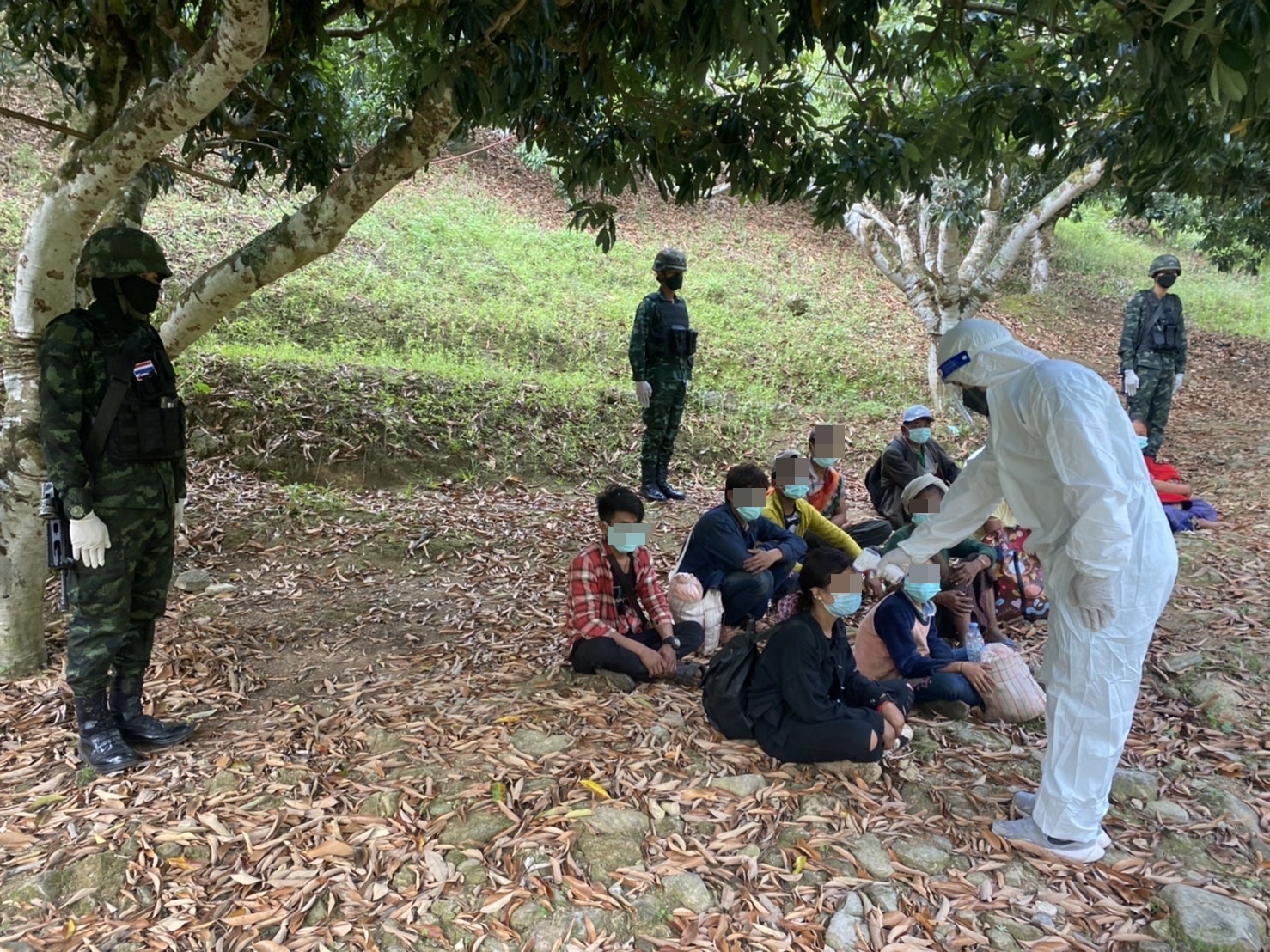 กองกำลังผาเมือง สกัด 23 ผู้ลักลอบเข้าเมืองพร้อม 2 ผู้นำพา  ชายแดนเชียงใหม่และเชียงราย