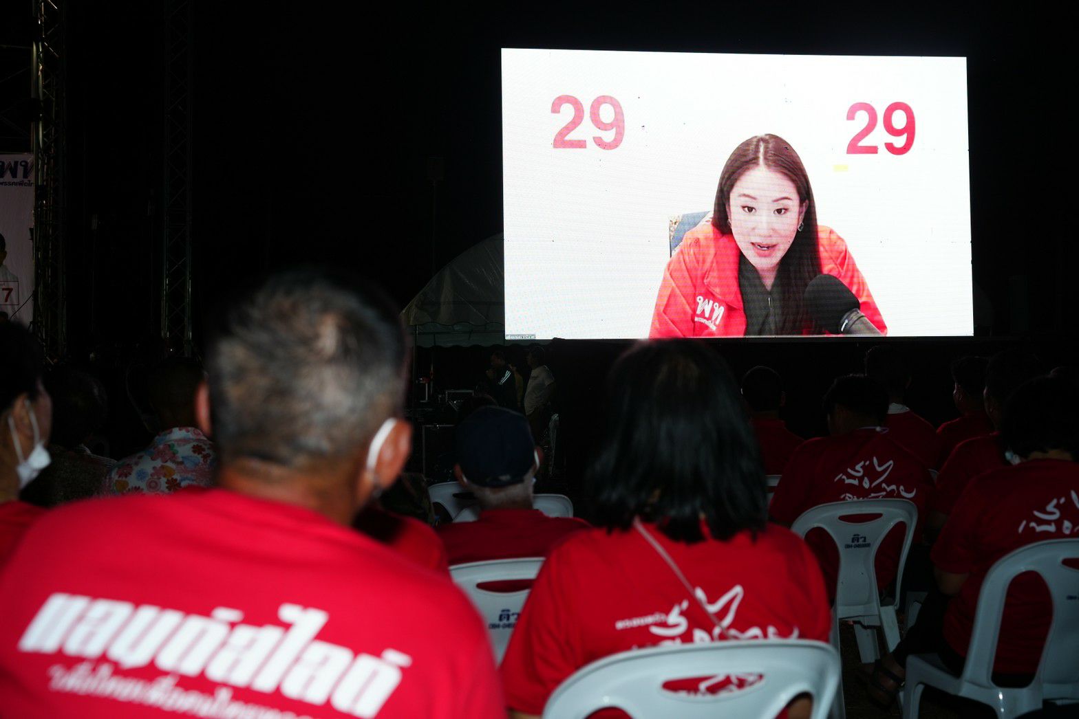 ไม่แผ่ว! ‘แพทองธาร’ ซูมปราศรัยขอคะแนนชาวลำปาง ชูนโยบายเกษตร-พักหนี้ 3 ปี