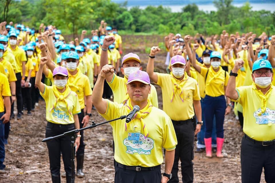 “วราวุธ”ลุยปลูกป่าต้นน้ำด่านช้าง จังหวัดสุพรรณบุรี
