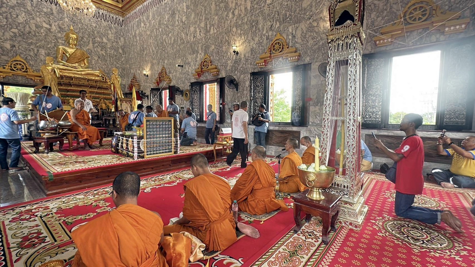 ระยองคึกคัก! พิธีพุทธาภิเษก “เหรียญรวยแสนล้าน” วัดมาบตาพุด ศรัทธาแน่นวัด