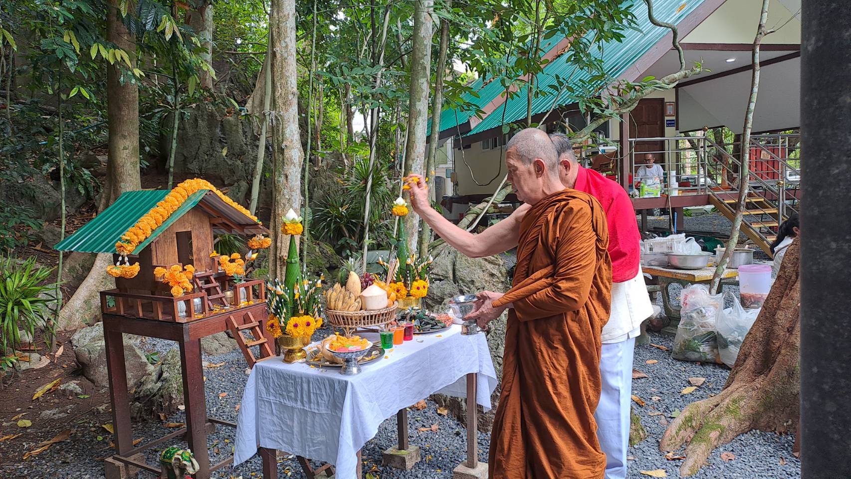 พังงาเผยเลขเด็ดพิธีอัญเชิญองค์ตายายและเปิดถ้ำพญานาคราชบนเขานางหงส์  