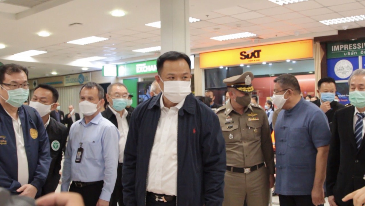 "อนุทิน”รองนายกรัฐมนตรีลงพื้นที่ตรวจเยี่ยมจุดคัดกรองโควิด-19 ท่าอากาศยานเชียงใหม่